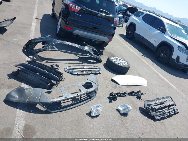 1FMCU9J98HUA26882 Ford Escape Titanium