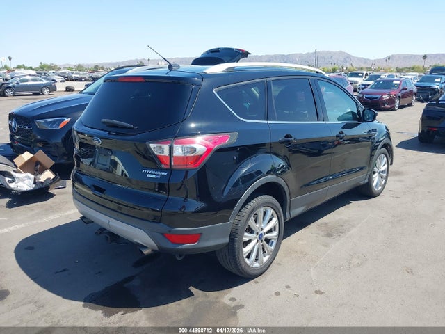 1FMCU9J98HUA26882 Ford Escape Titanium