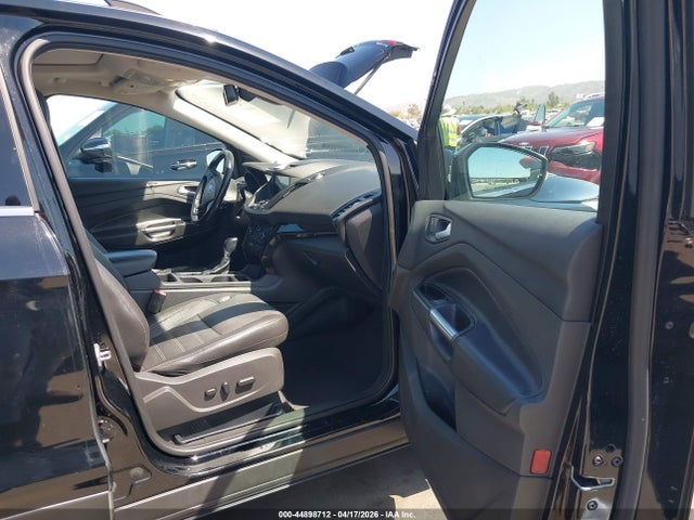 1FMCU9J98HUA26882 Ford Escape Titanium