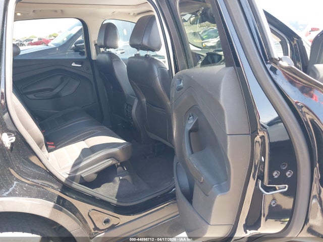 1FMCU9J98HUA26882 Ford Escape Titanium
