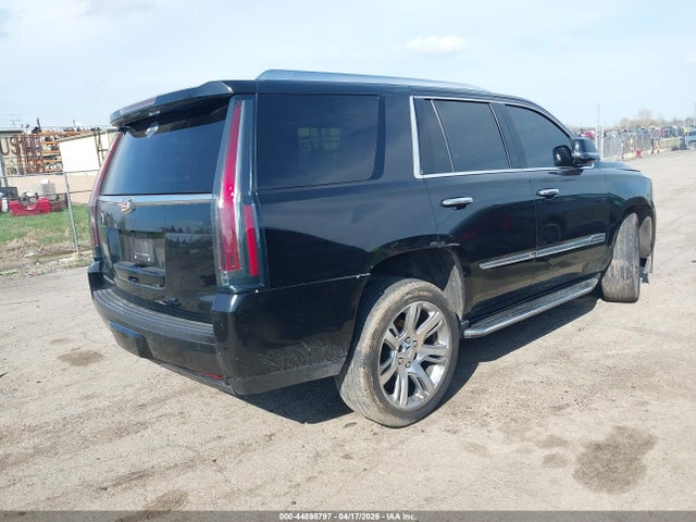 44898797 :رقم المزاد ، 1GYS4MKJ5FR567071 vin ، 2015 Cadillac Escalade Luxury مزاد بيع