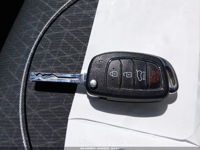 44898930 :رقم المزاد ، KM8J33A47HU451215 vin ، 2017 Hyundai Tucson Se مزاد بيع