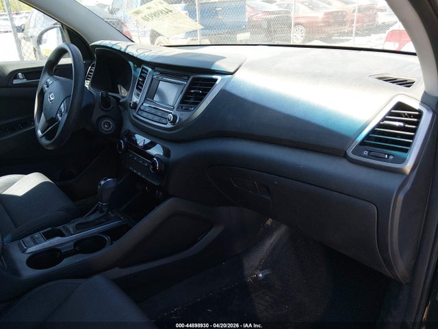 44898930 :رقم المزاد ، KM8J33A47HU451215 vin ، 2017 Hyundai Tucson Se مزاد بيع