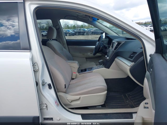 Продажа на аукционе авто 2013 Subaru Outback 2.5i Premium, vin: 4S4BRBCC4D3301922, номер лота: 44899122
