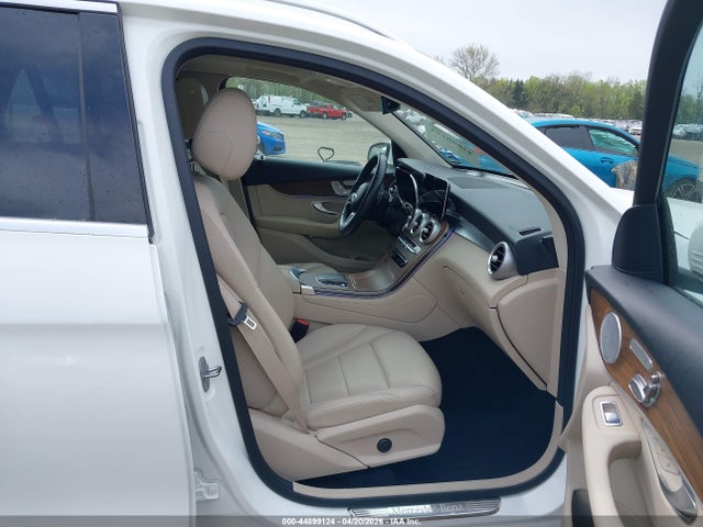 44899124 :رقم المزاد ، W1N0G8EB9MF884214 vin ، 2021 Mercedes-benz Glc 300 4matic Suv مزاد بيع