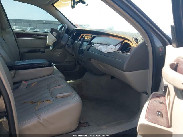 2004 Lincoln Town Car Signature მანქანა იყიდება აუქციონზე, vin: 1LNHM81W64Y682202, აუქციონის ნომერი: 44899195
