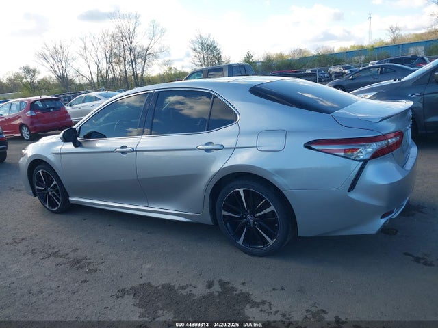 44899313 :رقم المزاد ، 4T1B61HKXJU130926 vin ، 2018 Toyota Camry Xse مزاد بيع