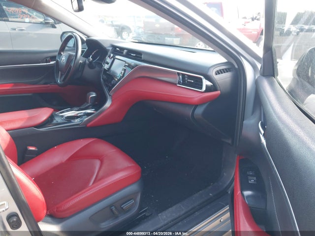 44899313 :رقم المزاد ، 4T1B61HKXJU130926 vin ، 2018 Toyota Camry Xse مزاد بيع