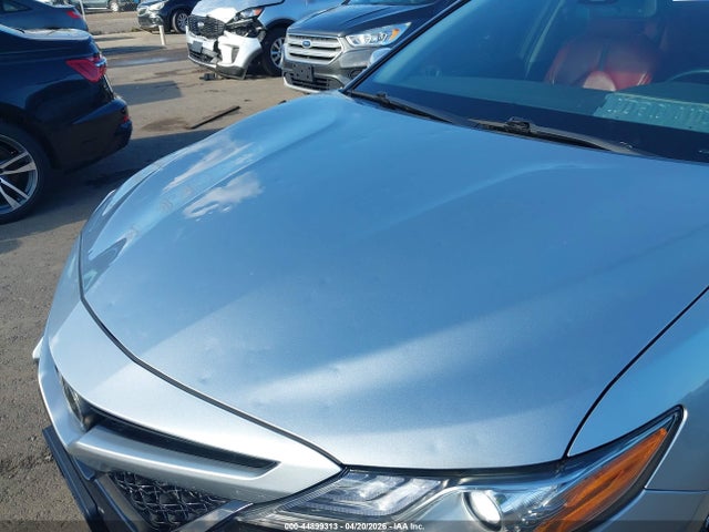 44899313 :رقم المزاد ، 4T1B61HKXJU130926 vin ، 2018 Toyota Camry Xse مزاد بيع