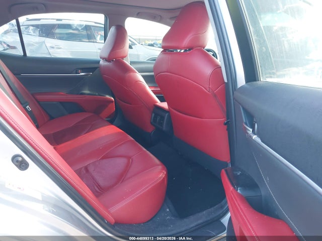 44899313 :رقم المزاد ، 4T1B61HKXJU130926 vin ، 2018 Toyota Camry Xse مزاد بيع