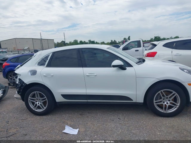 Auction sale of the 2019 Porsche Macan, vin: WP1AA2A57KLB06906, lot number: 44899340