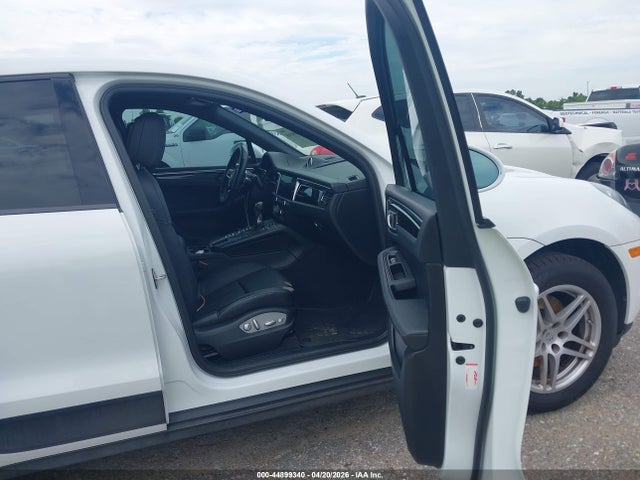 Auction sale of the 2019 Porsche Macan, vin: WP1AA2A57KLB06906, lot number: 44899340
