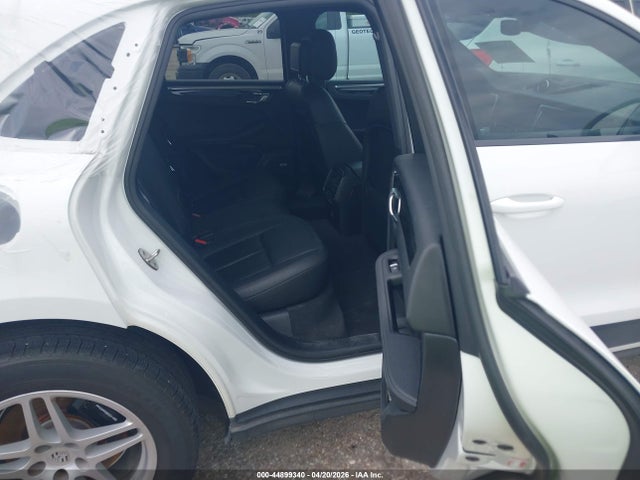 Auction sale of the 2019 Porsche Macan, vin: WP1AA2A57KLB06906, lot number: 44899340