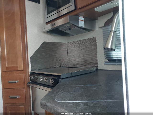 Lance Truck Camper 2019 176165 Image 8