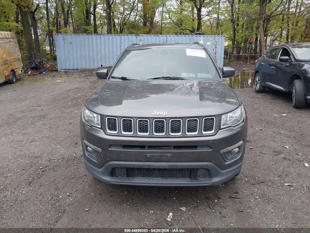 44899393 :رقم المزاد ، 3C4NJDBB8KT768159 vin ، 2019 Jeep Compass Latitude 4x4 مزاد بيع