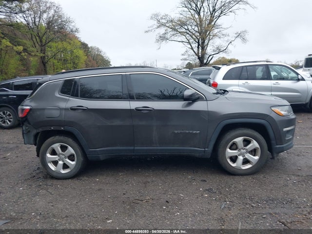 44899393 :رقم المزاد ، 3C4NJDBB8KT768159 vin ، 2019 Jeep Compass Latitude 4x4 مزاد بيع