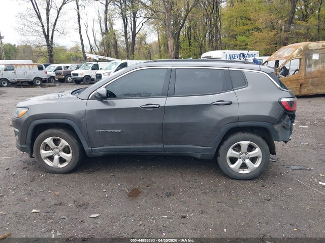 44899393 :رقم المزاد ، 3C4NJDBB8KT768159 vin ، 2019 Jeep Compass Latitude 4x4 مزاد بيع