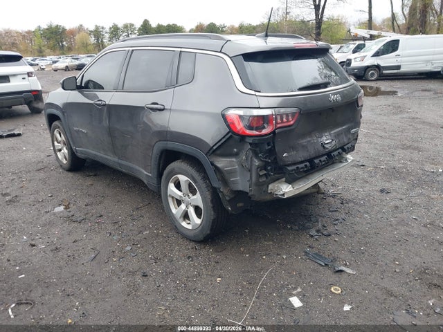 44899393 :رقم المزاد ، 3C4NJDBB8KT768159 vin ، 2019 Jeep Compass Latitude 4x4 مزاد بيع