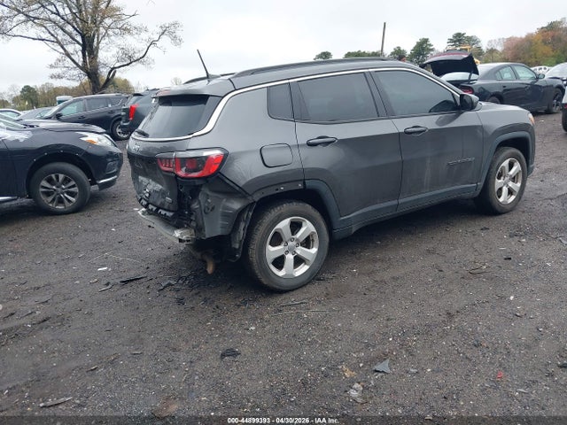44899393 :رقم المزاد ، 3C4NJDBB8KT768159 vin ، 2019 Jeep Compass Latitude 4x4 مزاد بيع