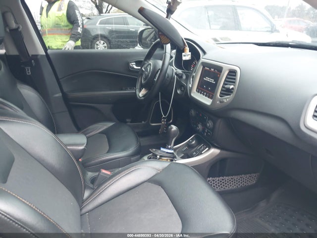 44899393 :رقم المزاد ، 3C4NJDBB8KT768159 vin ، 2019 Jeep Compass Latitude 4x4 مزاد بيع