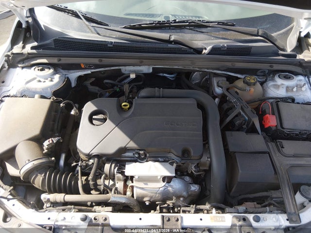 1G1ZD5STXNF131675 Chevrolet Malibu Fwd Lt