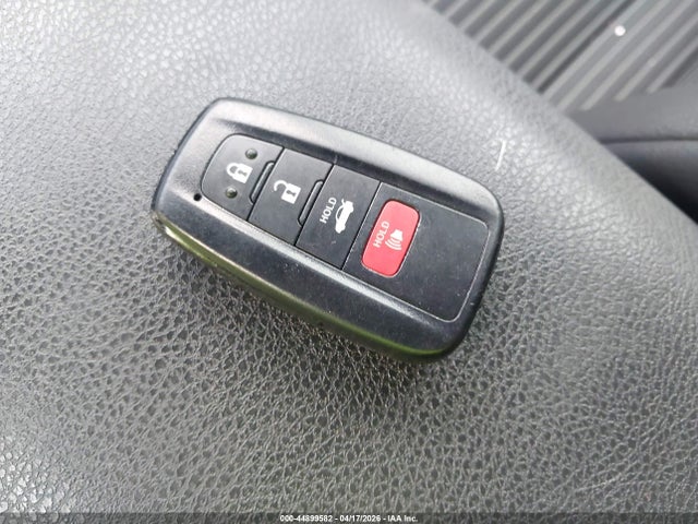 44899582 :رقم المزاد ، 4T1S31AK1NU597581 vin ، 2022 Toyota Camry Se Hybrid مزاد بيع