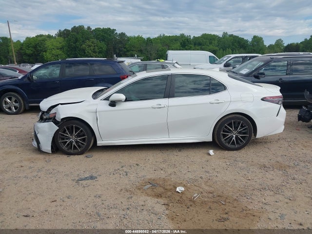 44899582 :رقم المزاد ، 4T1S31AK1NU597581 vin ، 2022 Toyota Camry Se Hybrid مزاد بيع