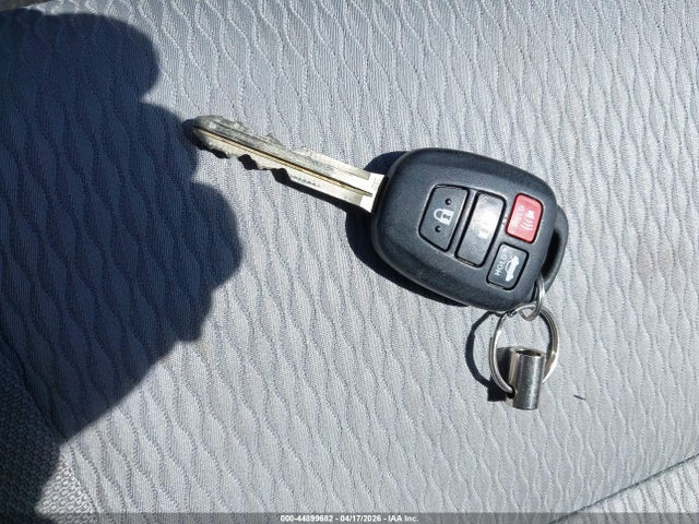 2T1BURHE2GC624402 Toyota Corolla Le Plus