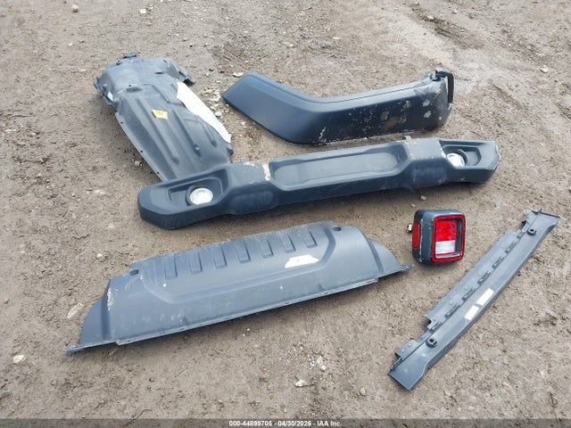 44899705 :رقم المزاد ، 1C4HJXDG8JW113435 vin ، 2018 Jeep Wrangler Unlimited Sport S 4x4 مزاد بيع