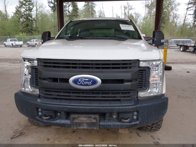 1FT8W3B68KEE23855 Ford F-350 Xl