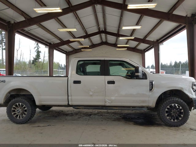 1FT8W3B68KEE23855 Ford F-350 Xl