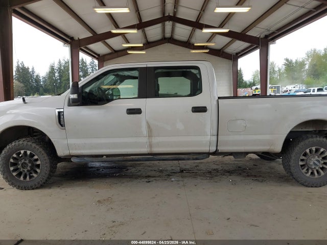 1FT8W3B68KEE23855 Ford F-350 Xl