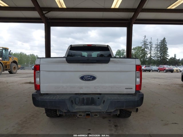 1FT8W3B68KEE23855 Ford F-350 Xl