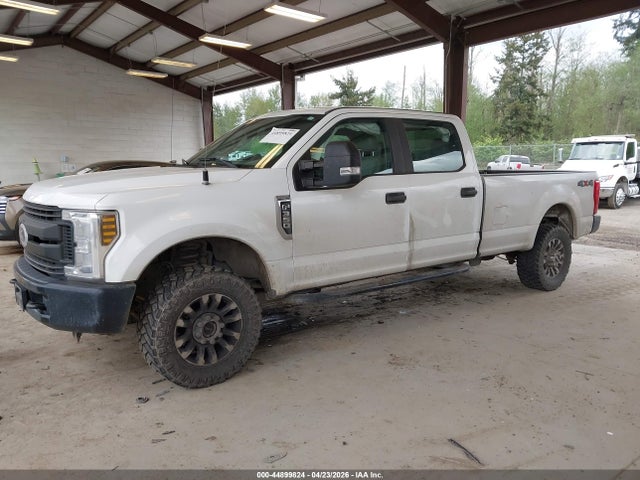 1FT8W3B68KEE23855 Ford F-350 Xl