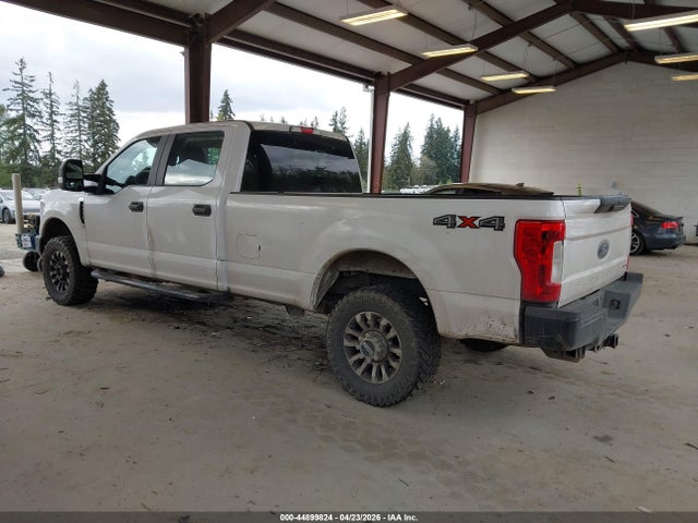 1FT8W3B68KEE23855 Ford F-350 Xl