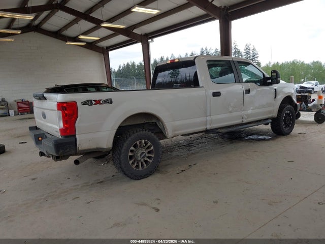 1FT8W3B68KEE23855 Ford F-350 Xl