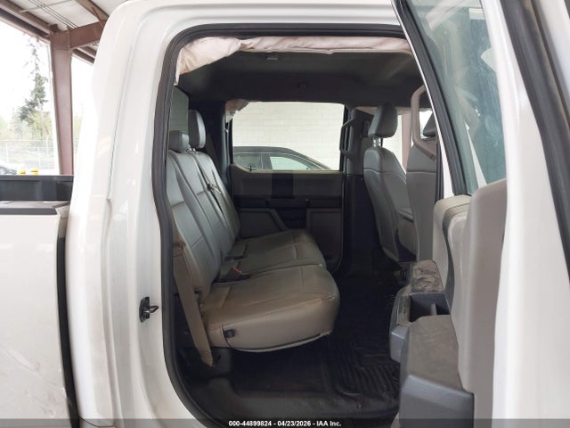 1FT8W3B68KEE23855 Ford F-350 Xl