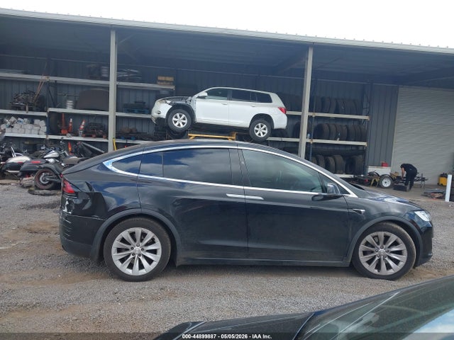 44899887 :رقم المزاد ، 5YJXCBE20HF047697 vin ، 2017 Tesla Model X 100d/75d/90d مزاد بيع