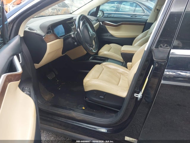 44899887 :رقم المزاد ، 5YJXCBE20HF047697 vin ، 2017 Tesla Model X 100d/75d/90d مزاد بيع