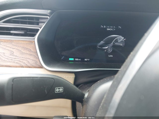 44899887 :رقم المزاد ، 5YJXCBE20HF047697 vin ، 2017 Tesla Model X 100d/75d/90d مزاد بيع