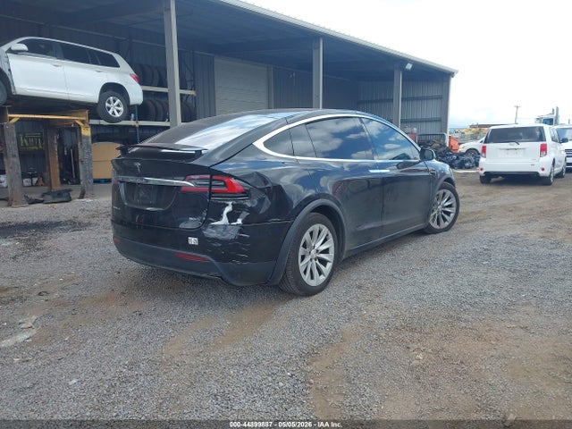 44899887 :رقم المزاد ، 5YJXCBE20HF047697 vin ، 2017 Tesla Model X 100d/75d/90d مزاد بيع