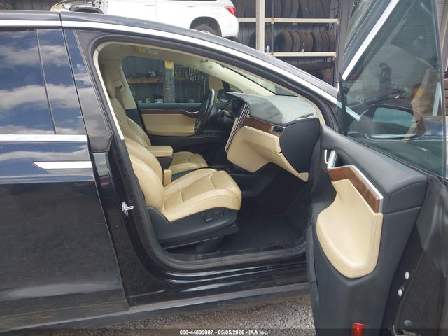 44899887 :رقم المزاد ، 5YJXCBE20HF047697 vin ، 2017 Tesla Model X 100d/75d/90d مزاد بيع