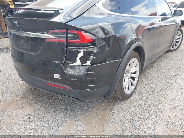 44899887 :رقم المزاد ، 5YJXCBE20HF047697 vin ، 2017 Tesla Model X 100d/75d/90d مزاد بيع