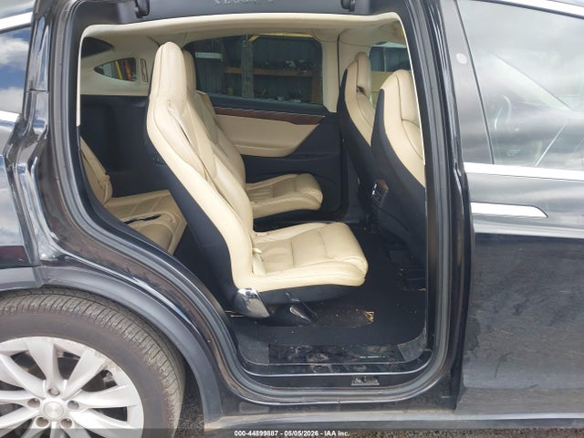 44899887 :رقم المزاد ، 5YJXCBE20HF047697 vin ، 2017 Tesla Model X 100d/75d/90d مزاد بيع
