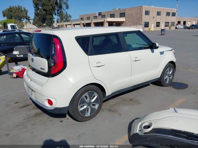 KNDJP3AE2J7033120 KIA SOUL EV