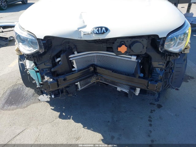 KNDJP3AE2J7033120 KIA SOUL EV