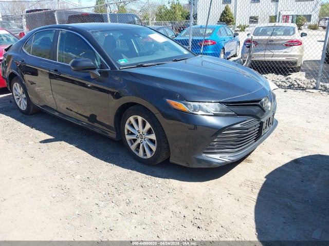 44900020 :رقم المزاد ، 4T1B11HKXKU809532 vin ، 2019 Toyota Camry Le مزاد بيع