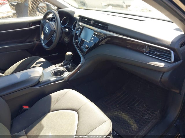 44900020 :رقم المزاد ، 4T1B11HKXKU809532 vin ، 2019 Toyota Camry Le مزاد بيع