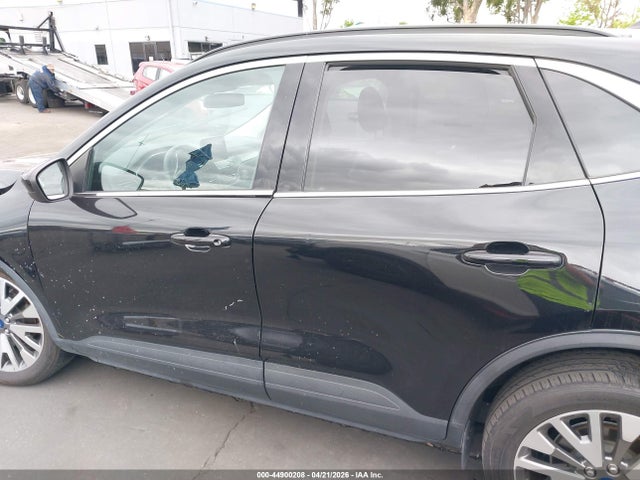 1FMCU0DZ3NUA04758 Ford Escape Titanium Hybrid