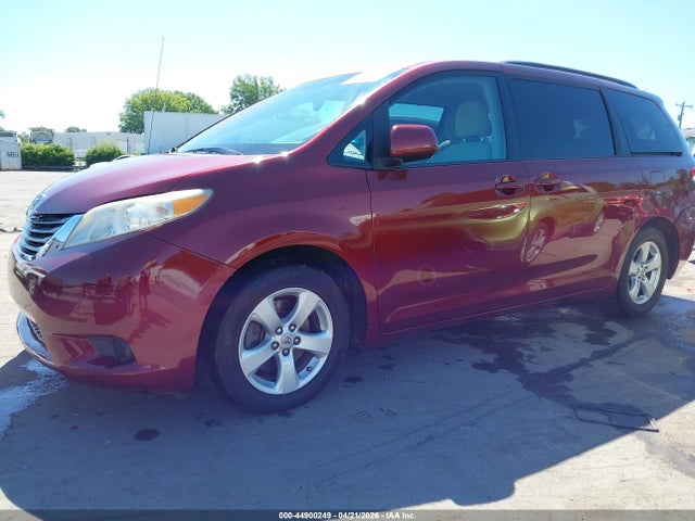 44900249 :رقم المزاد ، 5TDKK3DC5BS089539 vin ، 2011 Toyota Sienna Le V6 مزاد بيع